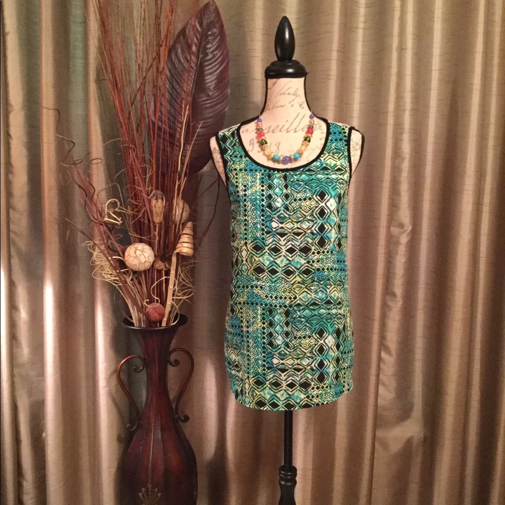 Beautiful Multicolored High-Low Design Dress Top - Picture 2 of 8